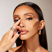 Lisa wearing Kevyn Aucoin Contour that accentuate the natural face structure.
